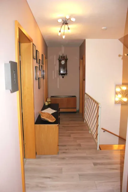 Flur der Ferienwohnung mit Holzboden